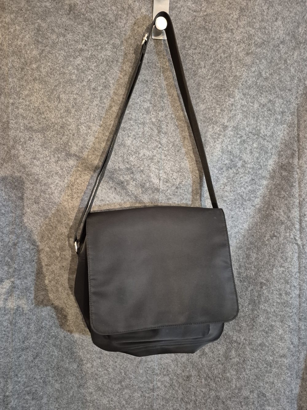 GAP Black Messenger Bag - Minimal Crossbody